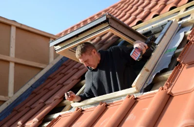 Pose de fenêtres de toit Velux à Weyer